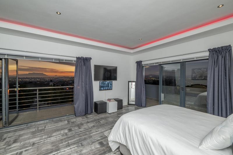 4 Bedroom Property for Sale in Kaapsig Western Cape